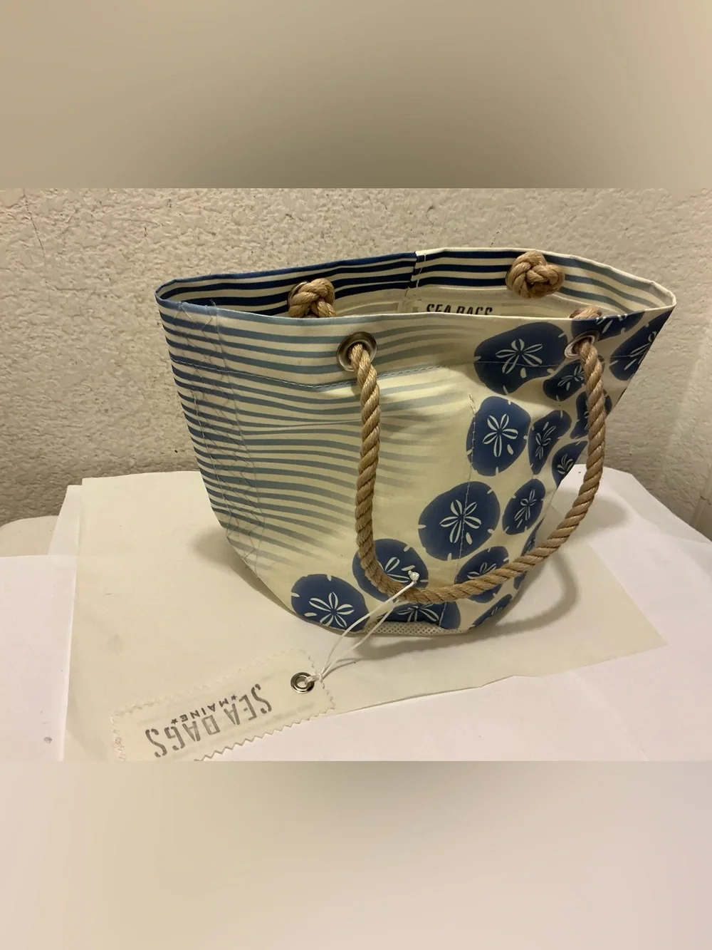 Sea Bags Blue & Cream Sand Dollar Rope-Handle Tote - Picture 1 of 12